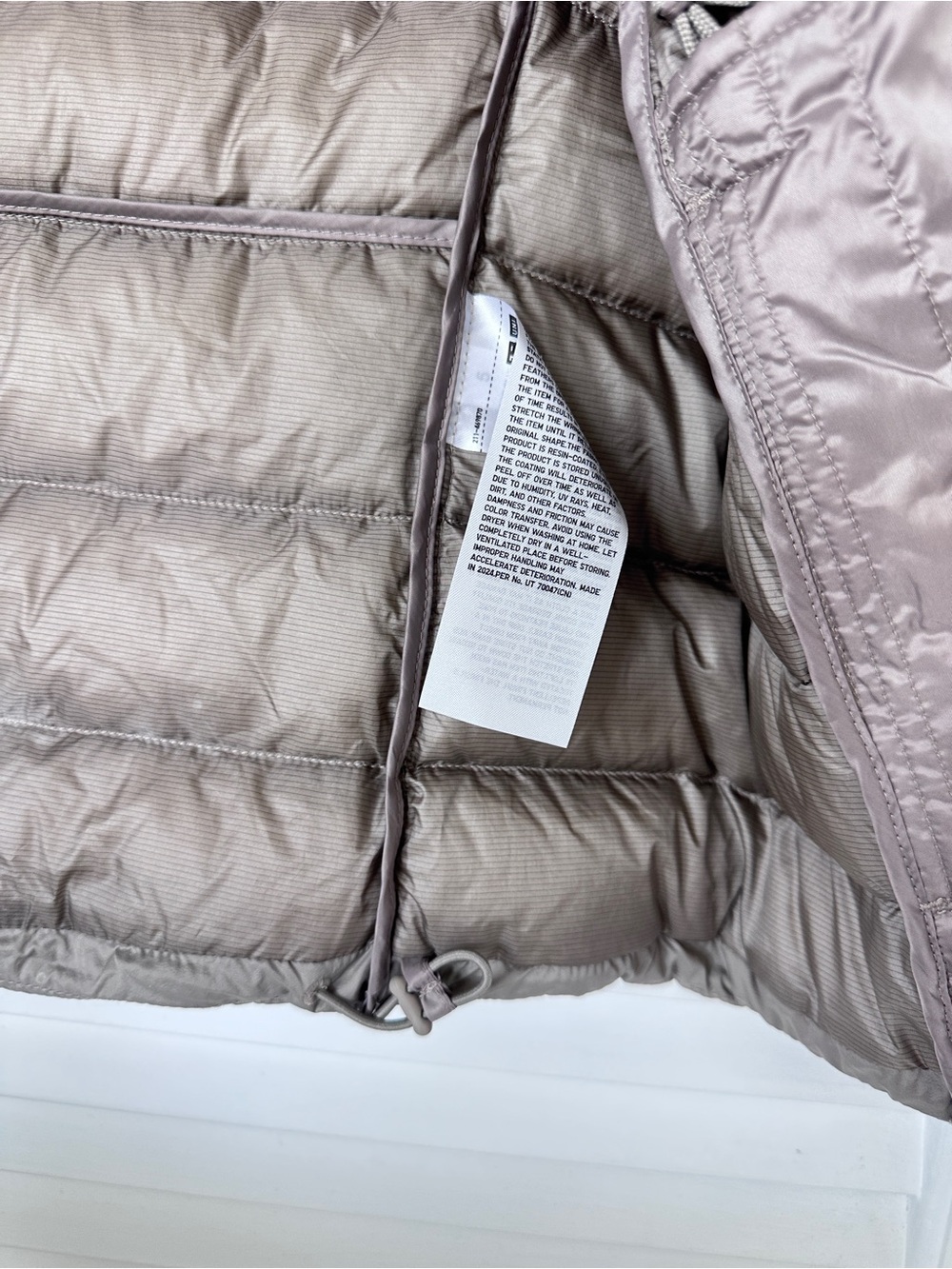 Uniqlo Women's Quilted Ultra Light Down Vest size S - Picture 11 of 15